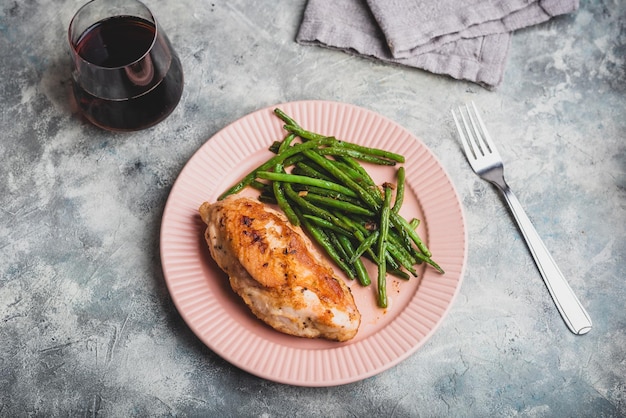 Pechuga De Pollo Al Horno Y Judías Verdes Fritas