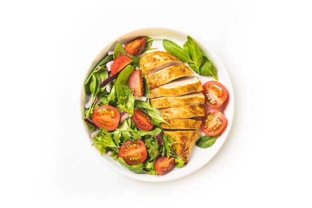 Foto pechuga de pollo a la plancha con ensalada verde de ensalada de verduras frescas