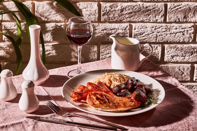 Pechuga de pollo con zanahorias y arroz