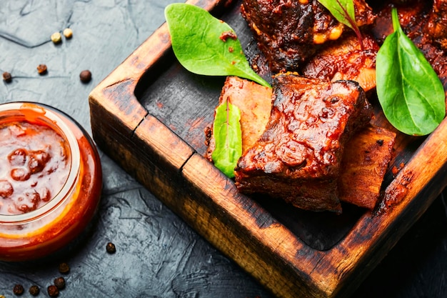 Pechuga de ternera asada en las costillas