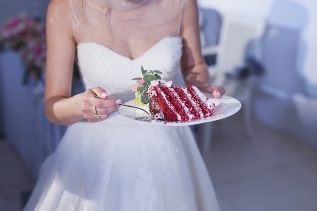 Pedaço de bolo de casamento