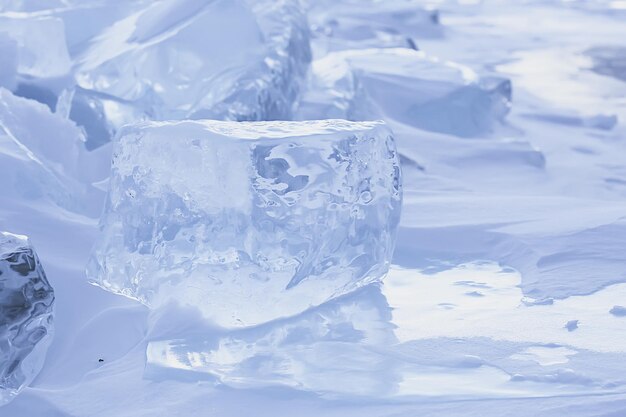 pedaço de gelo baikal no gelo, natureza inverno temporada água cristalina transparente ao ar livre