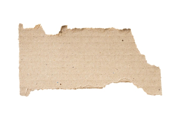 Pedaço de papel de cartão castanho isolado sobre fundo branco