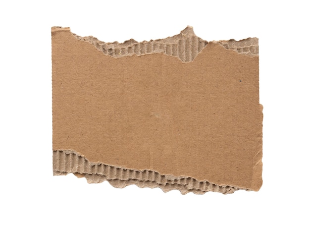 Pedaço de papel de papelão marrom isolado em fundo branco