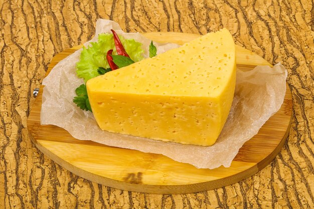 Pedaço de queijo amarelo