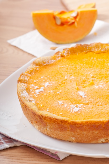 Pedaço de torta de abóbora em um prato