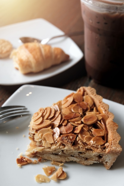 Pedaço de torta de amêndoa