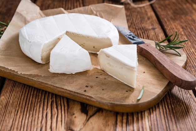 pedaços de camembert