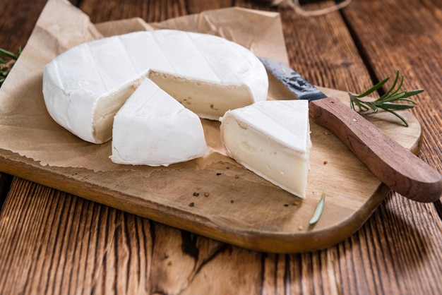 pedaços de camembert