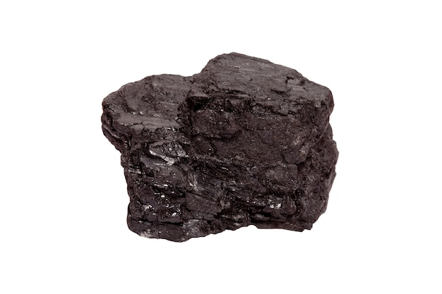 Pedazo de carbón aislado sobre un fondo blanco. combustible para la industria
