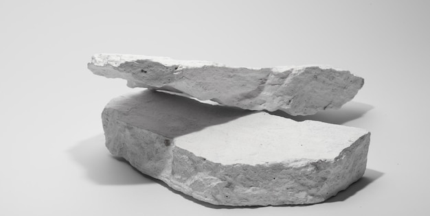 Pedestal de piedra plana estandarte blanco fondo de bandera concepto de minimalismo escenario de presentación de producto de exhibición de podio vacío