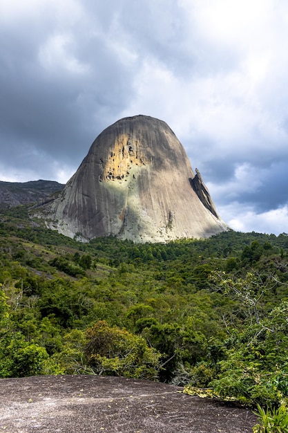 Pedra Azul em Domingos Martins, estado do Espírito Santo, Brasil A pedra recebeu esse nome por sua cor azul