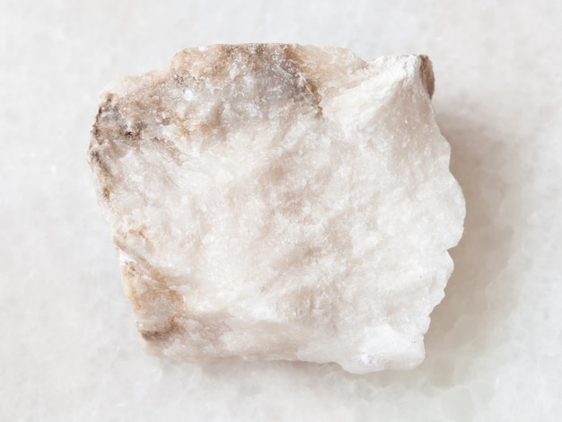 Pedra de anidrite crua em branco