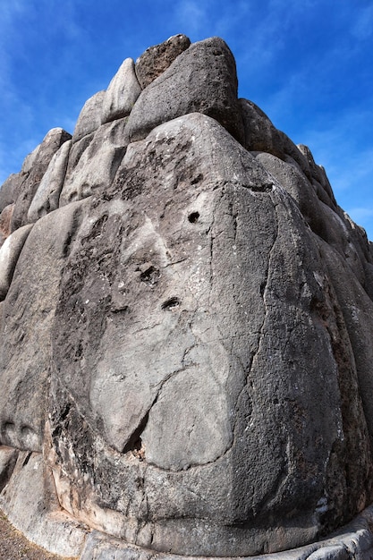 pedra enorme