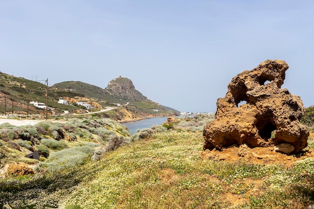 Pedra grande abstrata no parque Skyros Northern Sporades Grécia