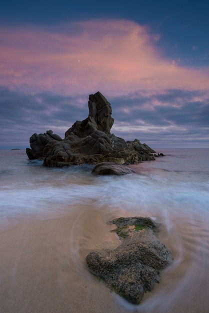 Pedra na beira-mar