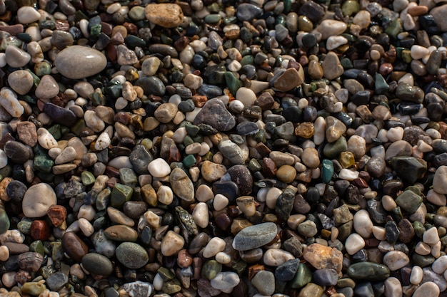 Pedras diferentes na praia