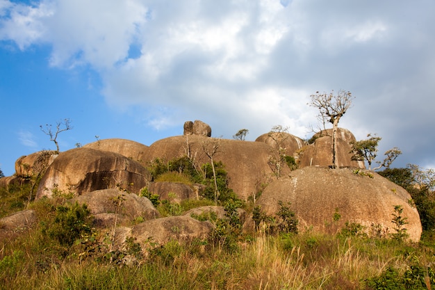 Pedregulhos no cume da montanha no Brasil