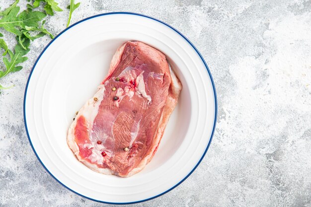 Peito de pato carne de frango crua refeição fresca lanche na mesa cópia espaço comida fundo ceto rústico