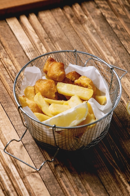 Peixe com fritas clássico