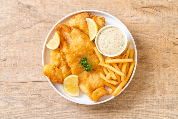 peixe e batatas fritas com batatas fritas