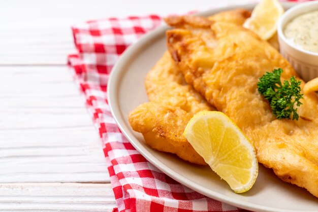 peixe e batatas fritas com batatas fritas