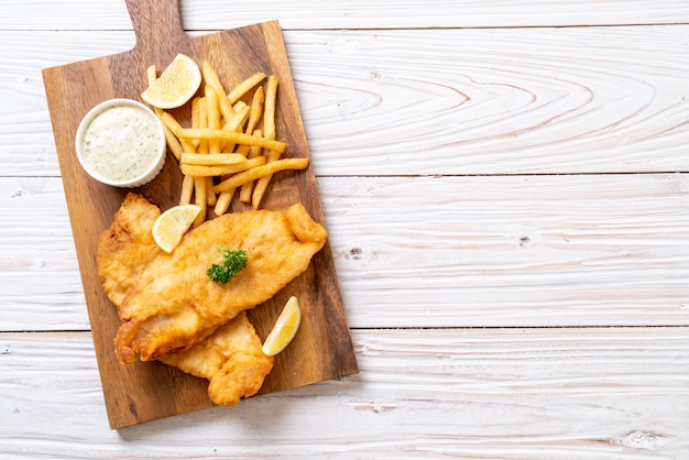 peixe e batatas fritas com batatas fritas