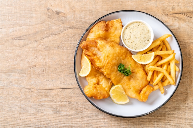 peixe e batatas fritas com batatas fritas