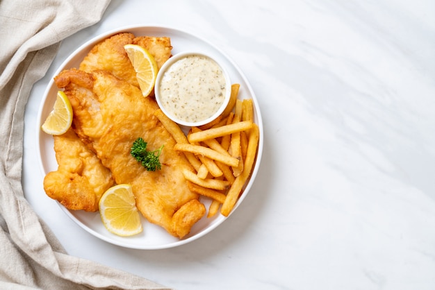 peixe e batatas fritas com batatas fritas