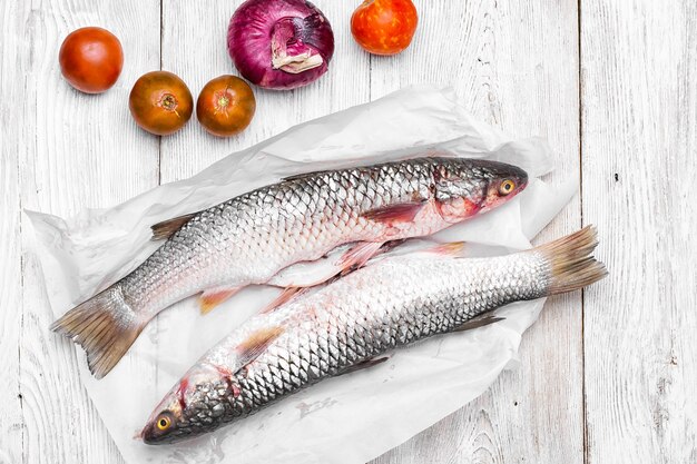 Peixe fresco na cozinha