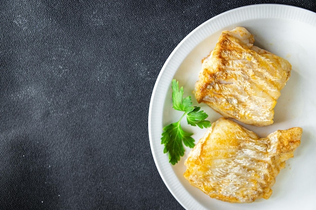 peixe frito marisco fresco bacalhau segundo prato refeição comida lanche na mesa espaço de cópia comida