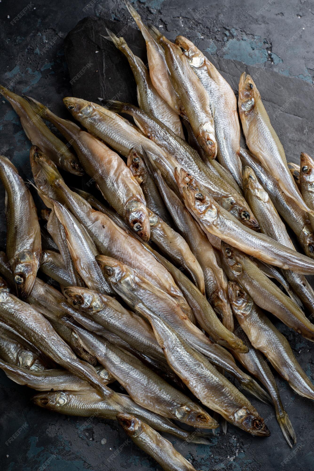 Peixe seco ao sol, peixe salgado para cerveja. peixe salgado ou stockfish