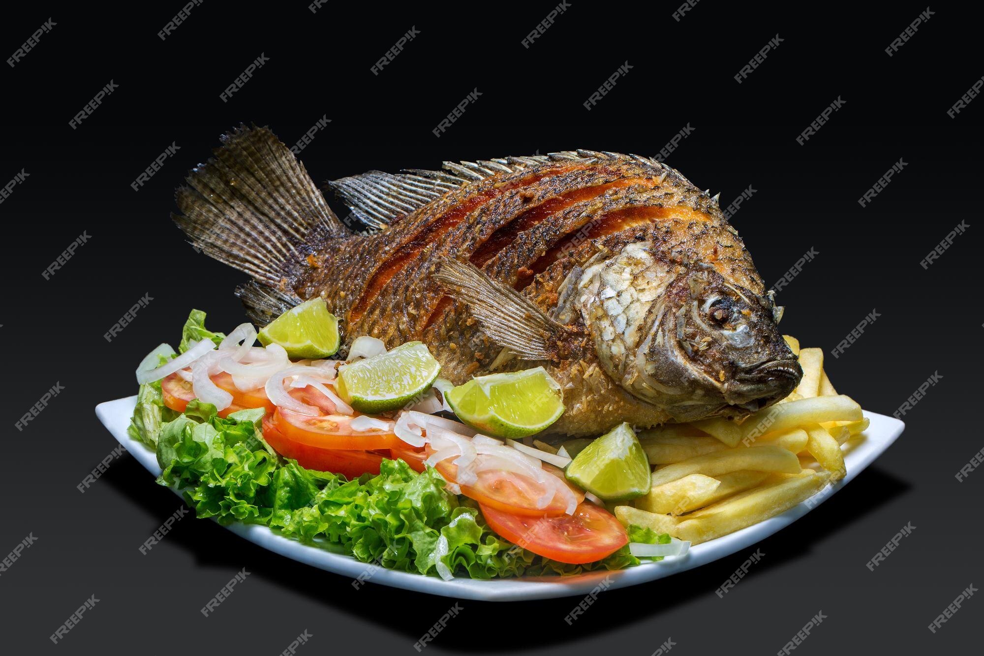 Fígado Frito Com Cebola E Tomate Sobre Fundo De Pedra Preta Imagem de Stock  - Imagem de dieta, comer: 233890681