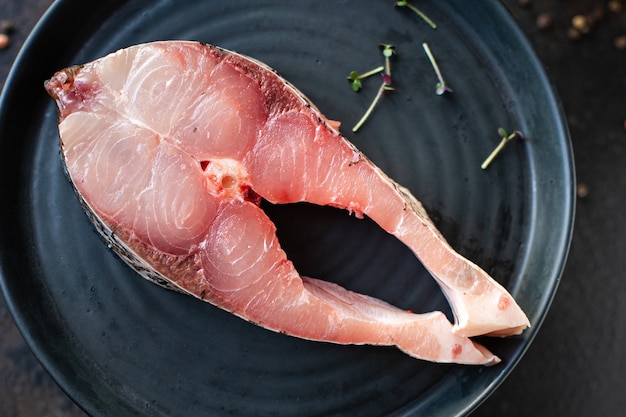 Peixe polpa branca carne bife carpa prateada frutos do mar crus alimentos saudáveis