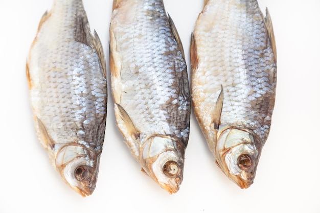 Peixe seco Lanche de frutos do mar para cerveja Peixe seco salgado ou defumado Taranka vobla