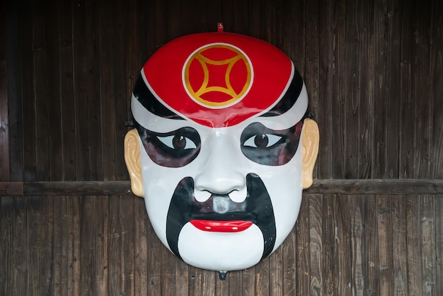 Peking-Oper-Gesichts-Make-up auf der Holzwand