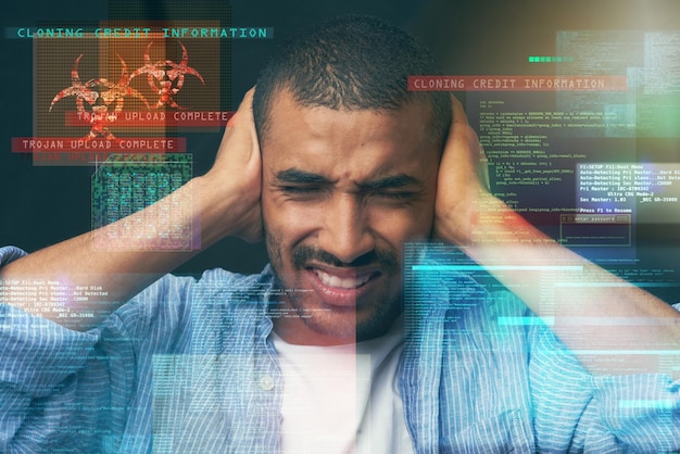 Peligro de holograma o hombre con superposición crisis o estafa para fraude hacking desastre o ataque cibernético Estrés por error o víctima por miedo al robo de datos en línea robo de información o contraseña de crédito