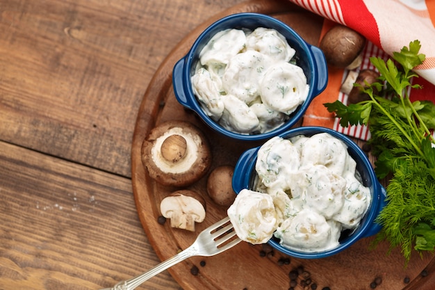 pelmeni cozido russo no prato