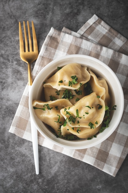 Pelmeni tradicional, ravioles, albóndigas con carne