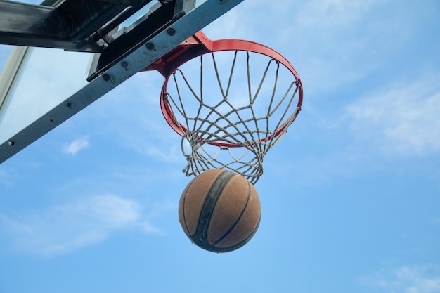 Pelota en aro de baloncesto Deporte Hobby Estilo de vida