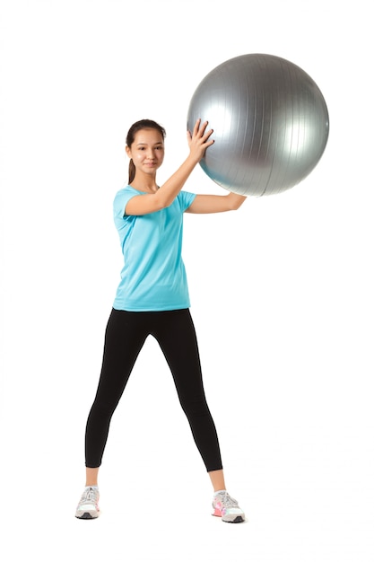 Pelota de mujer fitness y pilates