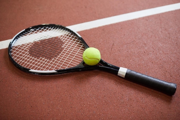 Pelota y raqueta de tenis