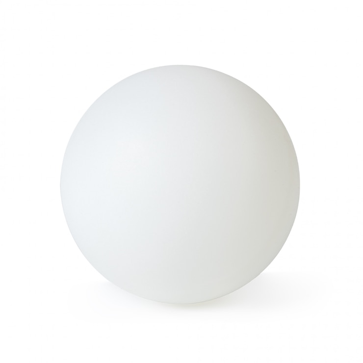 Foto pelota de tenis de mesa aislada en blanco