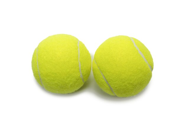 Pelotas de tenis aisladas en blanco