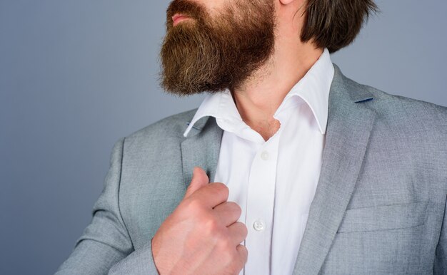 Peluquería profesional cuidado de la barba peluquería salón de cuidado de la barba para hombres de cerca retrato de barbudo