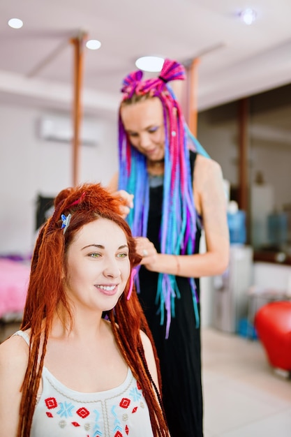 Peluquería trenzas rastas estilo hippie y boho peinado con kanekalon servicios de salón de belleza peluquería ...