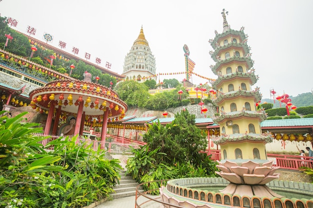 Foto penang kek lok si malaysia buddha-tempel im chinesischen neujahr.