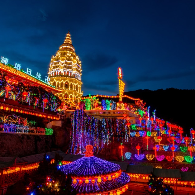 Foto penang kek lok si malaysia buddha-tempel im chinesischen neujahr.