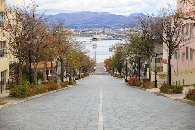 Pendiente Hachiman-zaka en Hakodate Hokkaido Japón. Uno de los lugares famosos en Japón.