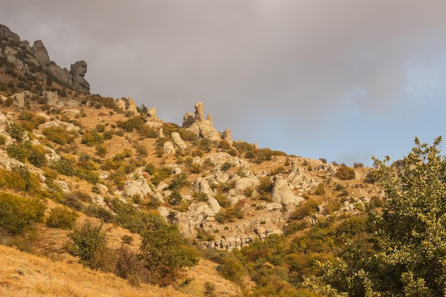 Pendiente rocosa de la cordillera de Demerdzhi